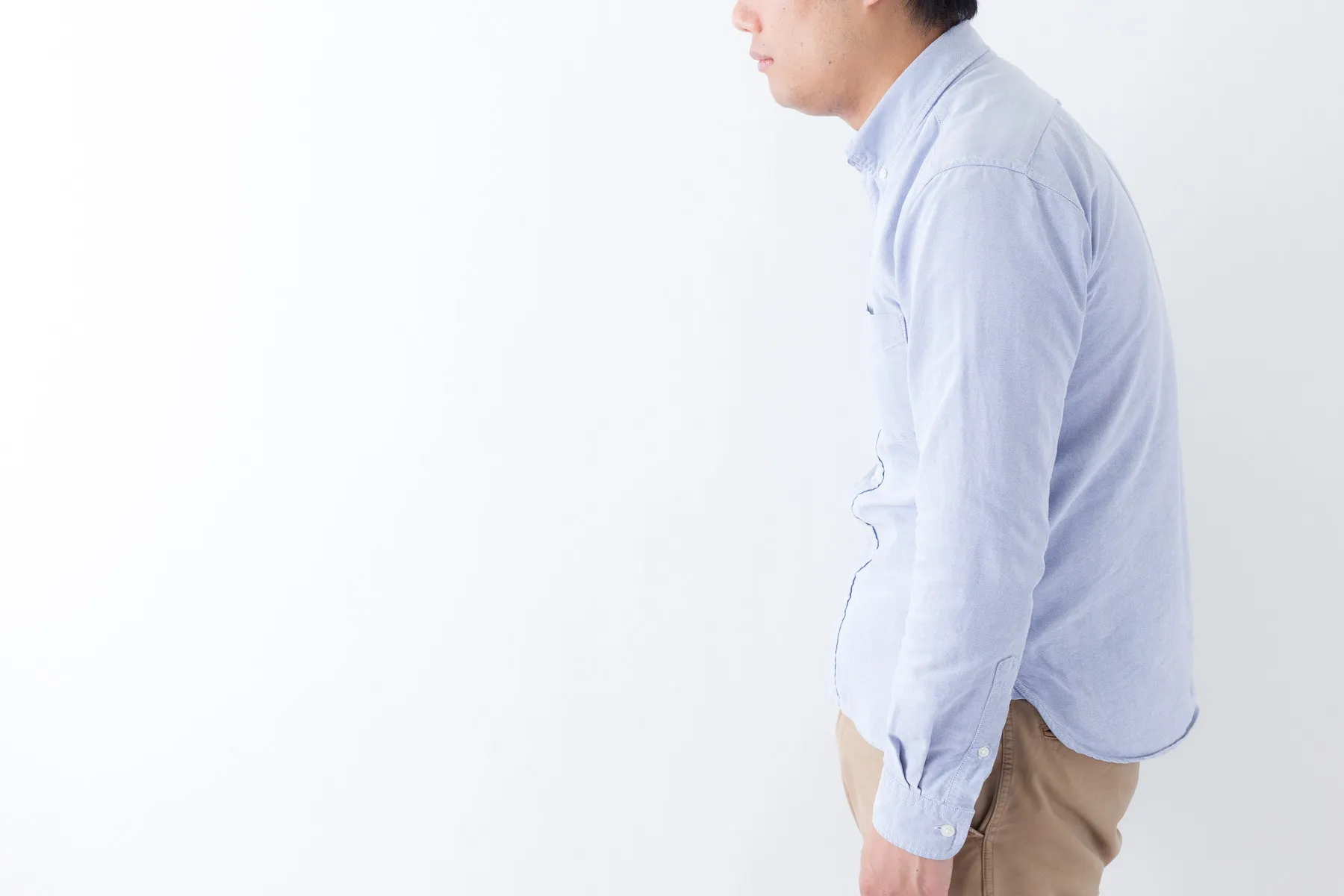 身体が歪んでいる男性